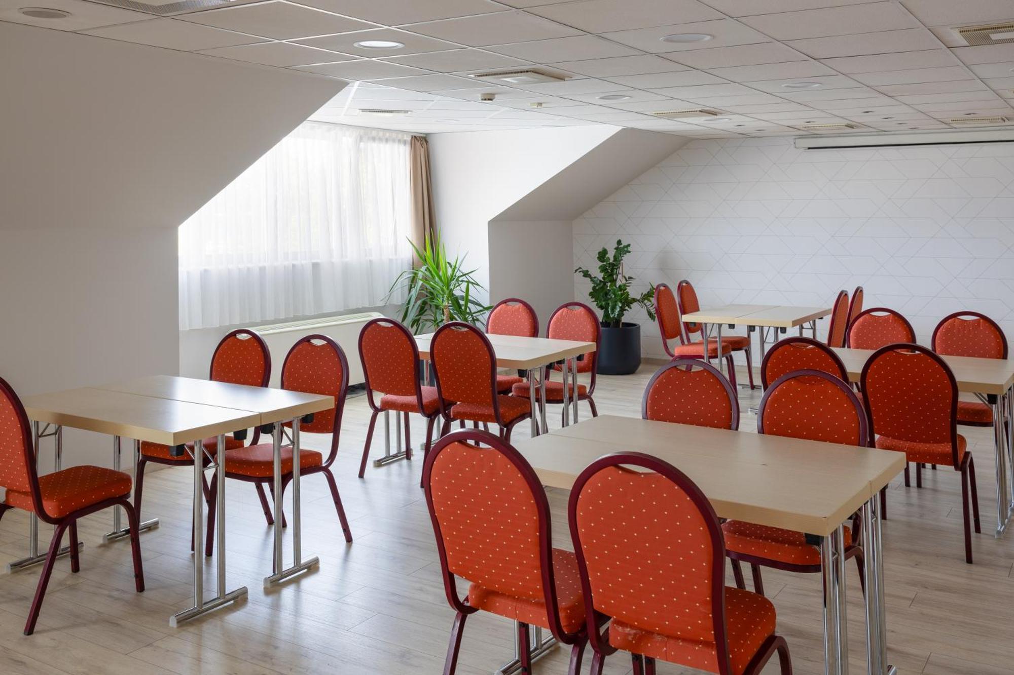 Vitalmed Hotel Sarvar Ngoại thất bức ảnh