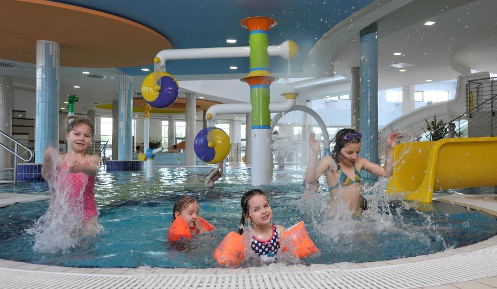 Vitalmed Hotel Sarvar Ngoại thất bức ảnh