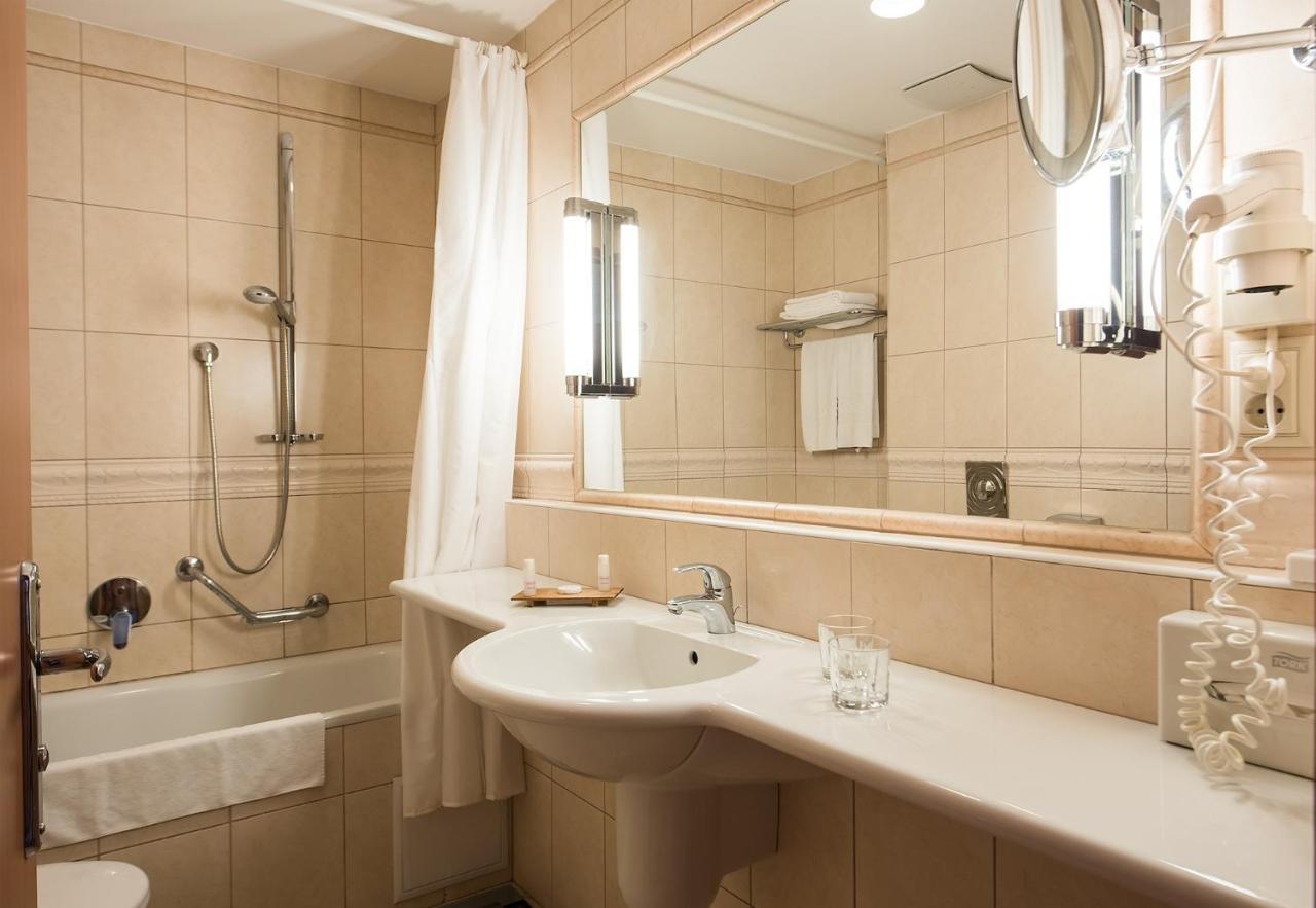 Vitalmed Hotel Sarvar Ngoại thất bức ảnh