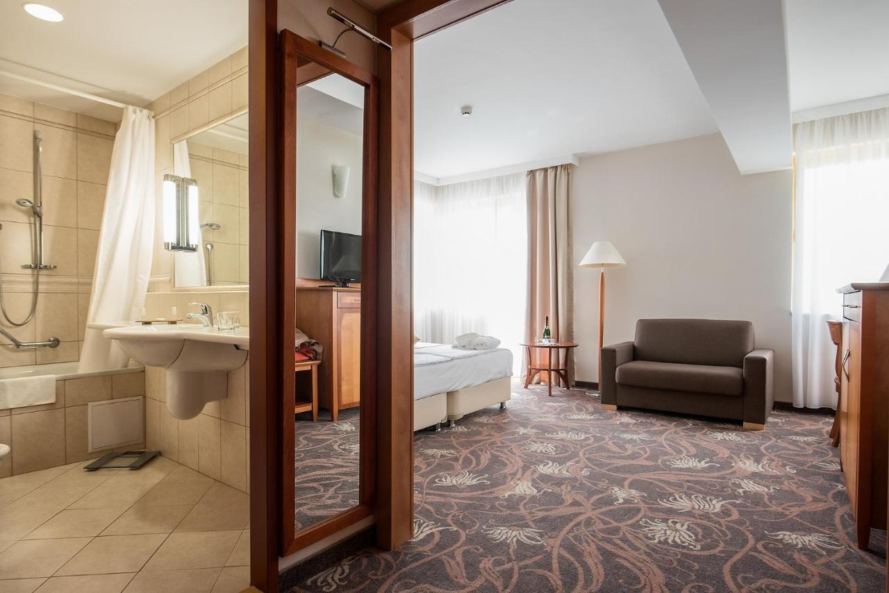 Vitalmed Hotel Sarvar Ngoại thất bức ảnh